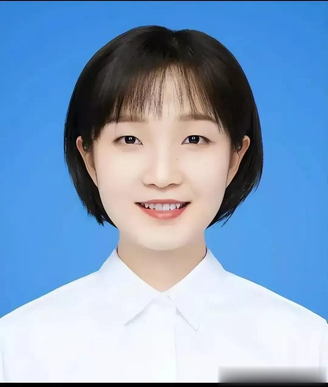 成都彭州市的陈副市长可是90后啊！才30岁出头的她就是一把手，可见她的学识和才华