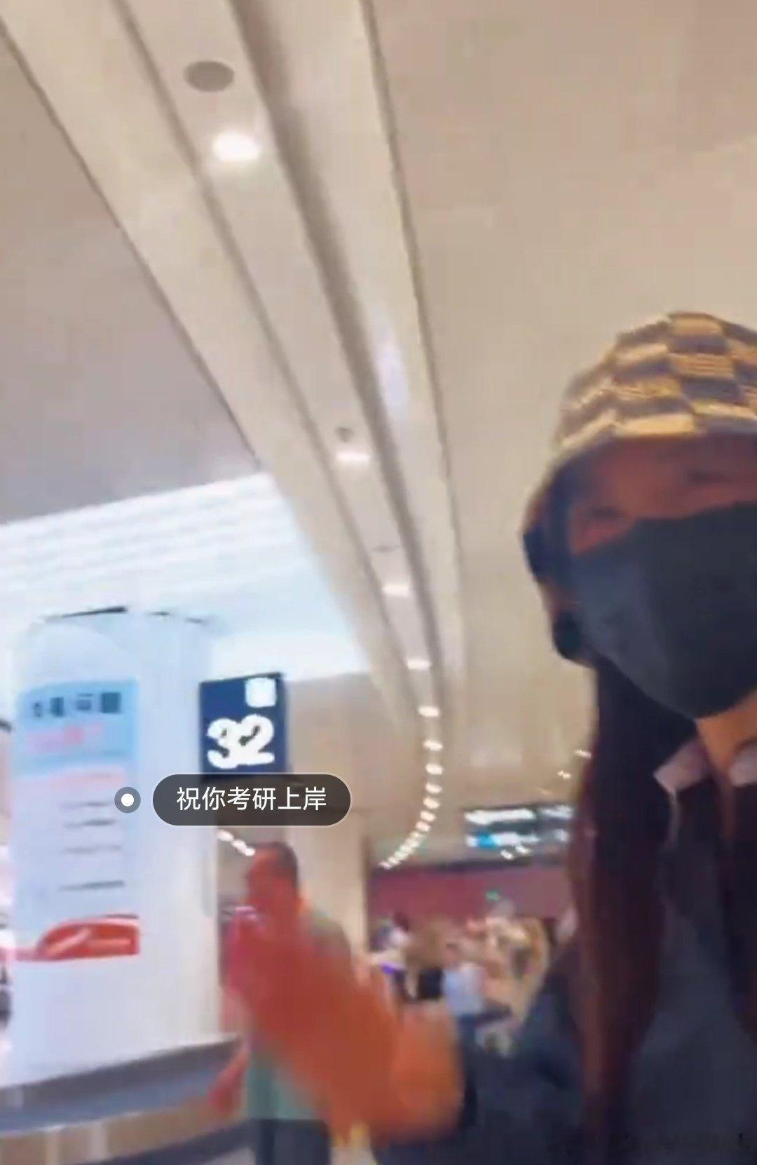 曾黎罪不至此吧，毕竟人家是艺人，没必要这么上纲上线逼着吧[疑问][疑问][疑问]