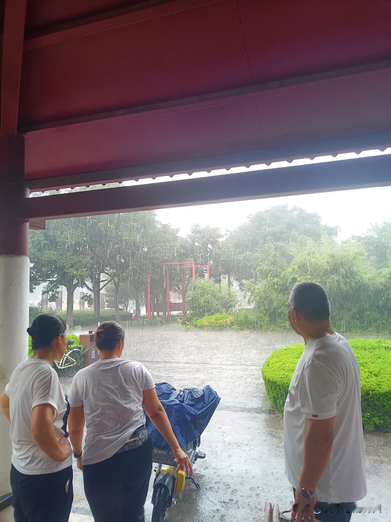 又是一年七夕，人间处处涌动着浪漫与温情。微信也与时俱进，将红包限额由200元调至
