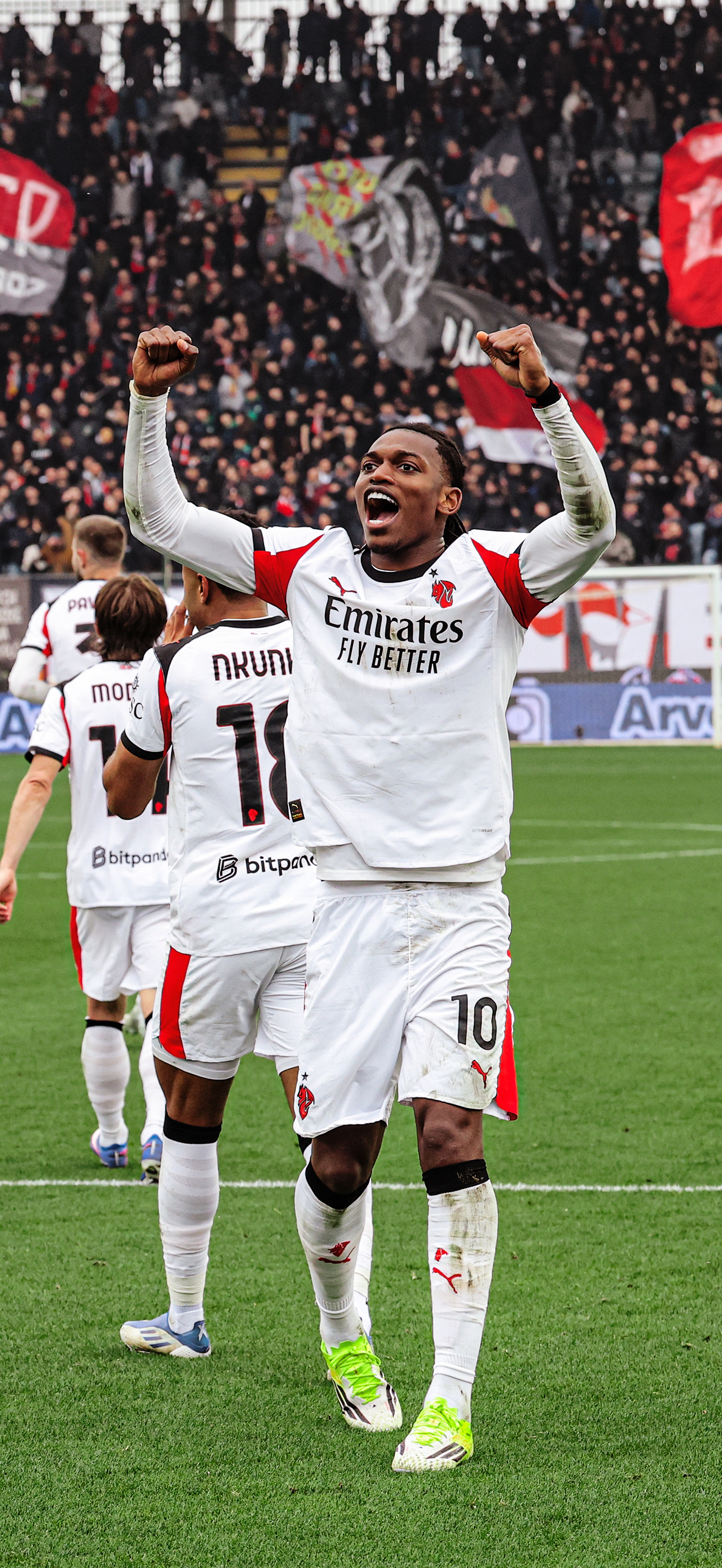 【手机壁纸分享】 ❤️🖤 拉斐尔·莱奥🇵🇹.sempremilan