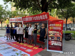联通好服务 用心为客户 联通服务进社区，便民惠民暖人心。走进社区开展志愿服务，网
