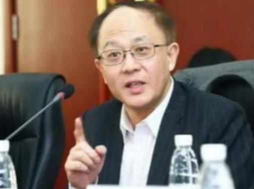 中美“差距”究竟在哪？邱震海语出惊人：“中国辛辛苦苦在14亿人中培养人才，老美是