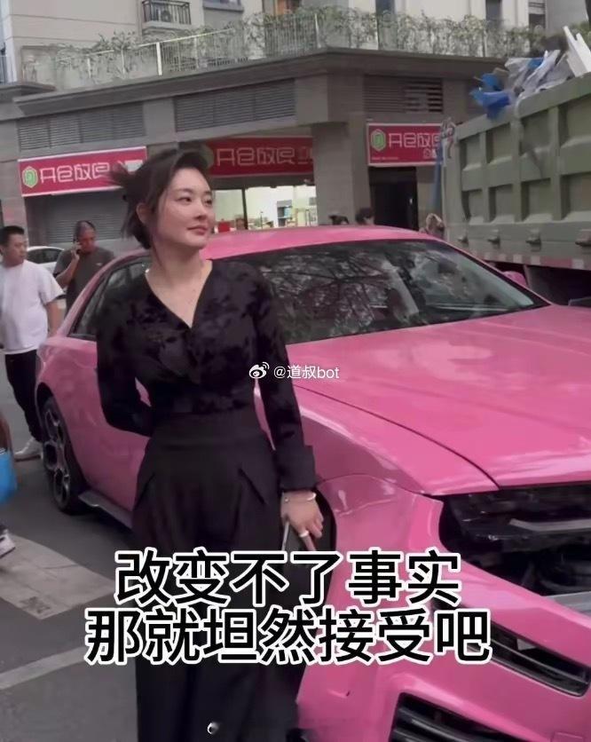 #周深回应撞衫大闸蟹#劳斯莱斯被撞后续！货车司机穿千元T恤直播，这是要大反转了吗