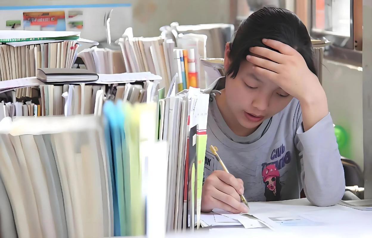 高考前兴奋失眠，该怎么办？
高考前夜，心跳加速、大脑亢奋、辗转难眠，这其实是绝大