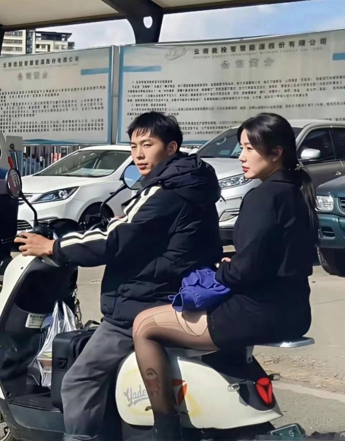 姑娘放弃吧，丝袜都破了，他都不舍得给你买。 