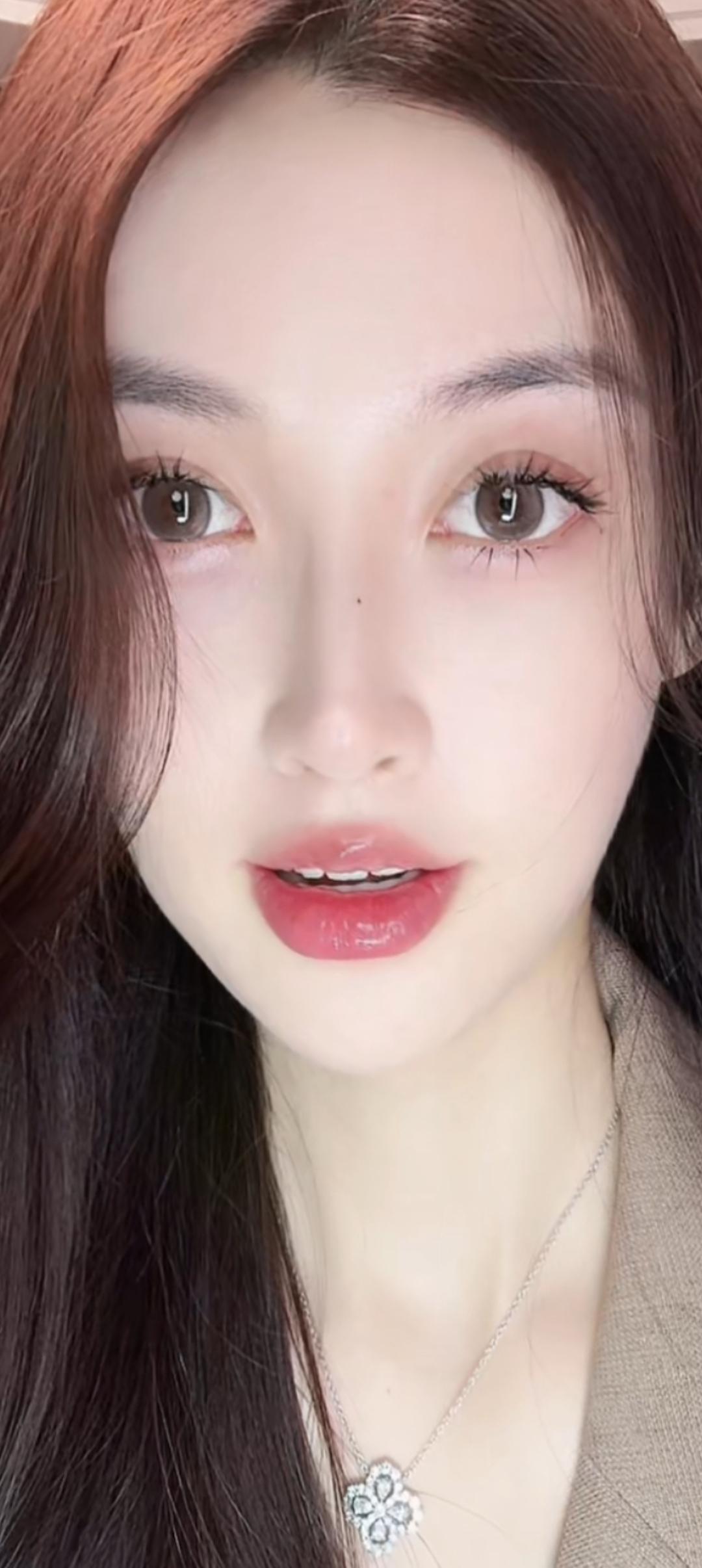 这姑娘的妆容真精致！