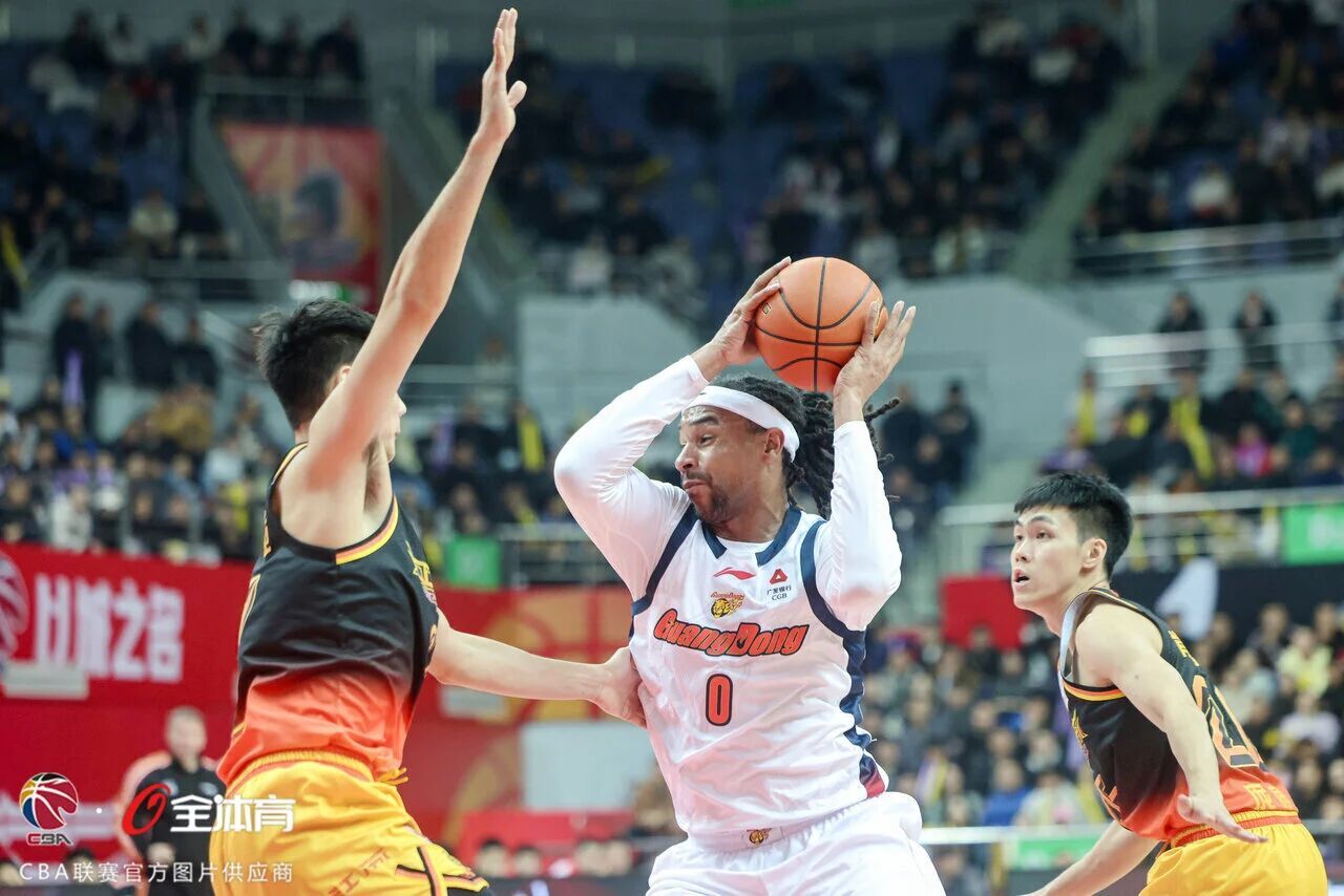 萨林杰谈球队昨晚爆冷输给江苏男篮：“联赛里不论对上任何对手，如果说我们自己的能量