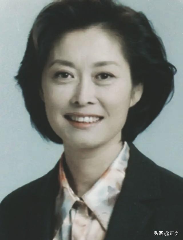 敬一丹：把弱者的声音，放大了二十年
 
今天凌晨5点，北京。
她走了，71岁。