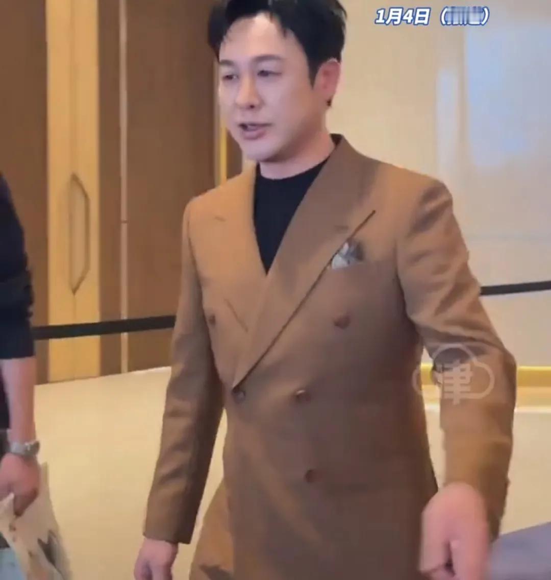 多名导演为张颂文发声，力证张颂文人品好，不是那种人。
现在网上很多人都是在那里捕