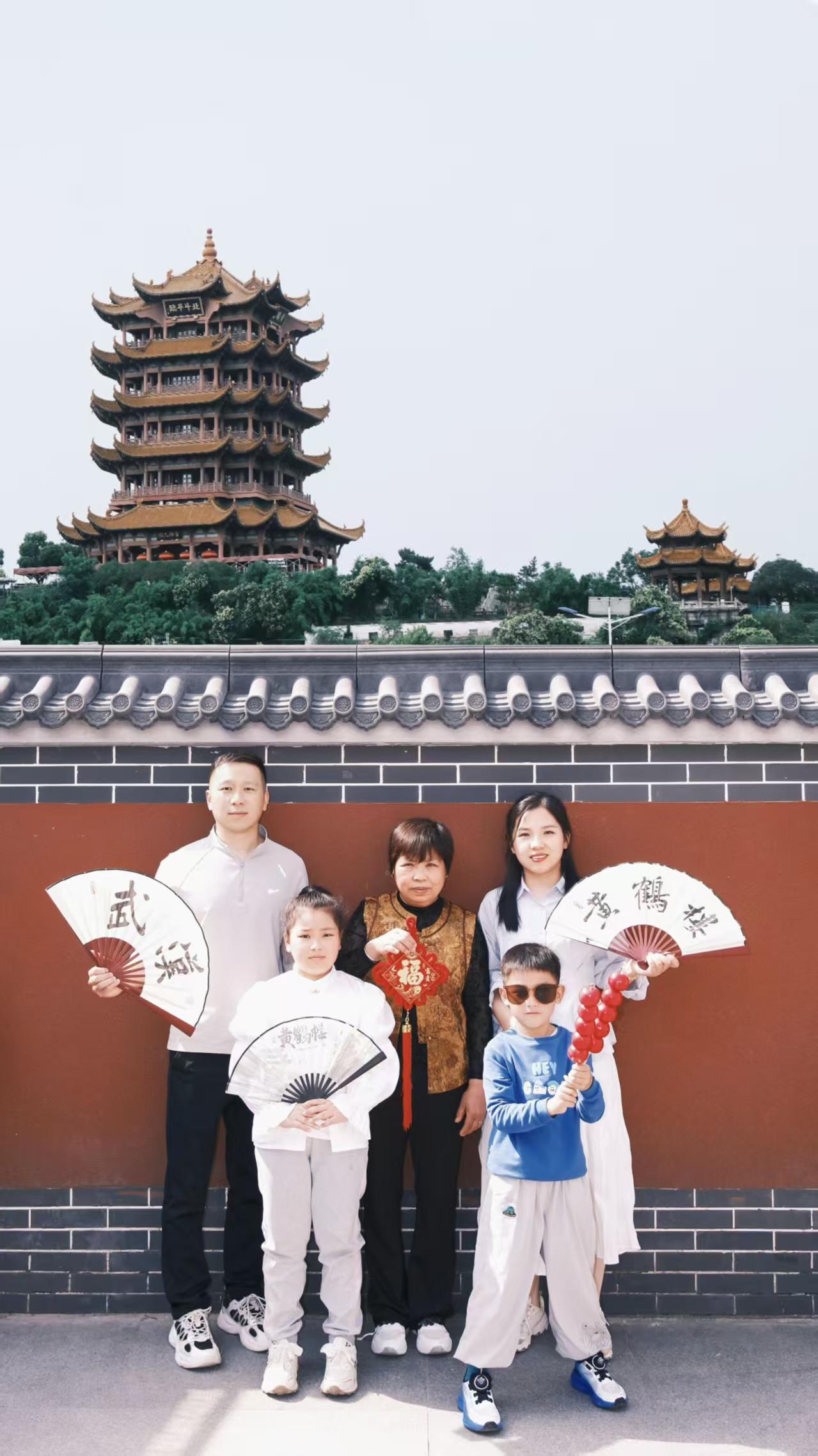 一起长大一起看世界 亲子旅行随拍 跟小孩旅游 一起长大一起旅行 家门合影
