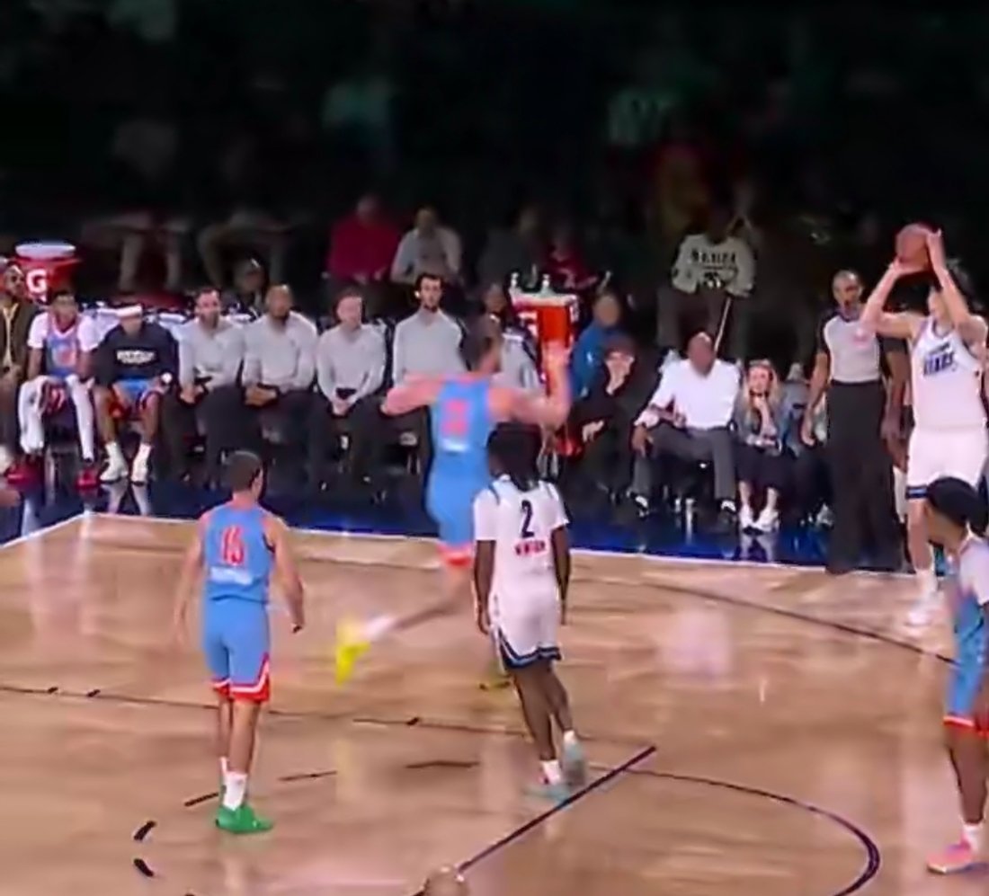 突破自我！杨瀚森全明星新秀赛砍10分创生涯新高，里弗斯队34-40惜败安东尼队杨