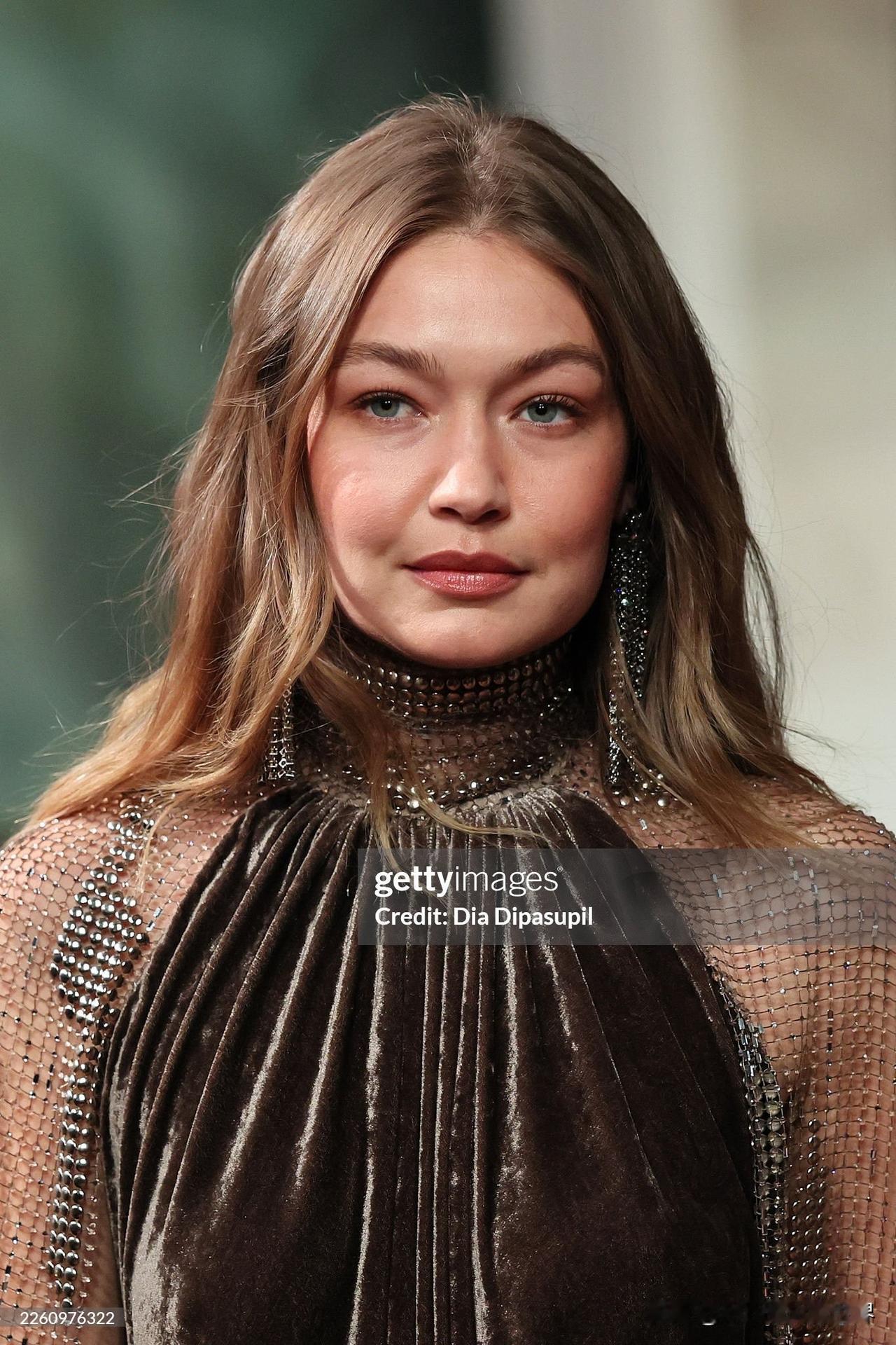 2026年2月10日，吉吉·哈迪德 (Gigi Hadid) 于纽约时装周期间为