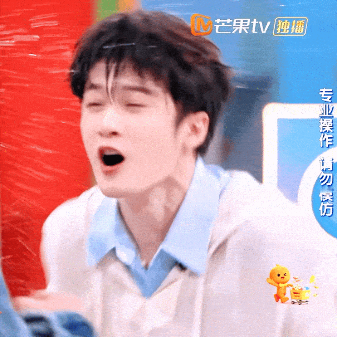 早安被泼懵的可爱小宝[笑哈哈]​​​
