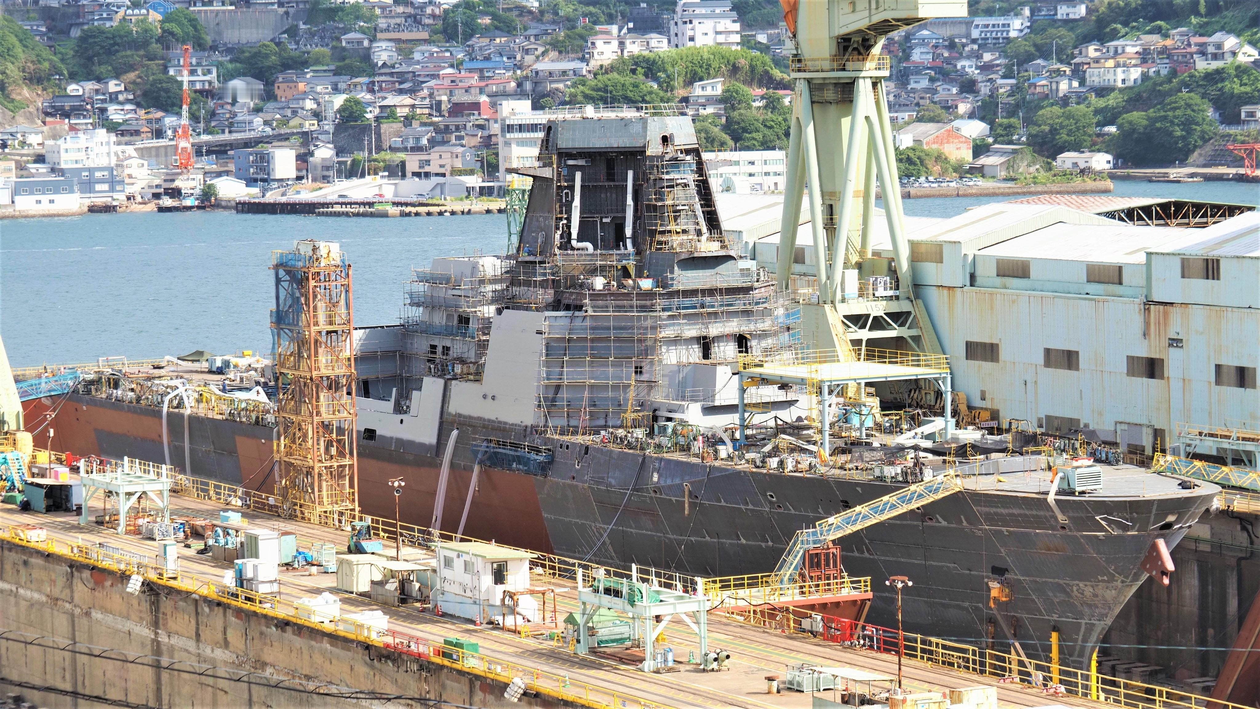 正在日本三菱重工長崎造船所建造的日本海上自卫队宙斯盾系统搭载舰1号舰（イージス・