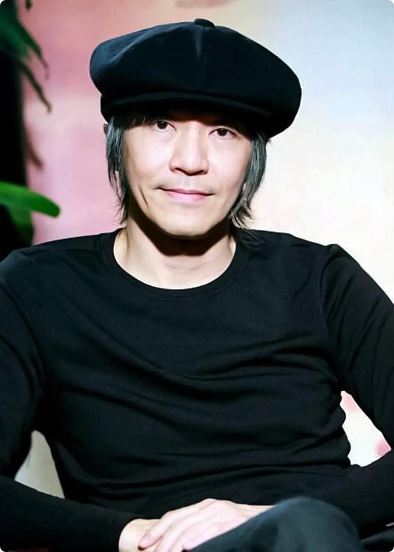 2009年，周星驰给韩三平打了一个电话，语气谦卑:“能不能给我在《建国大业》里安