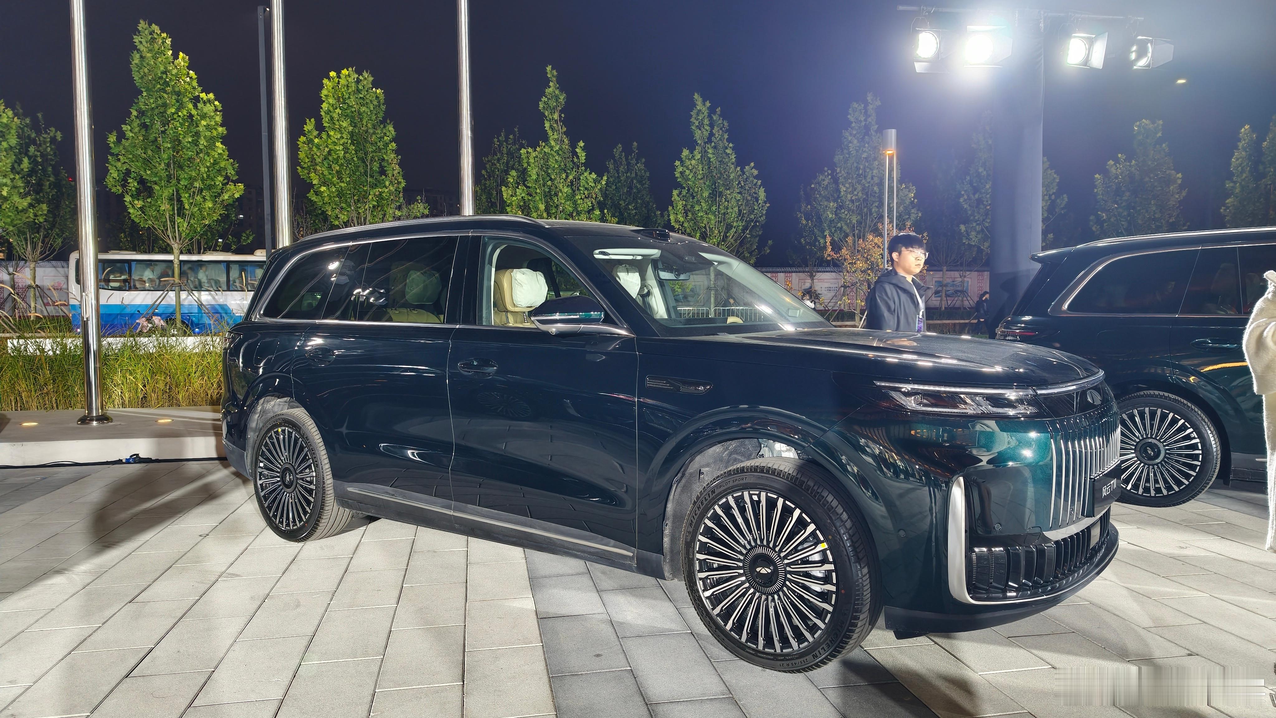 奇瑞风云 T11 今晚上市，跟之前风云A9一样，发布会地点也是在新国展中心。现场