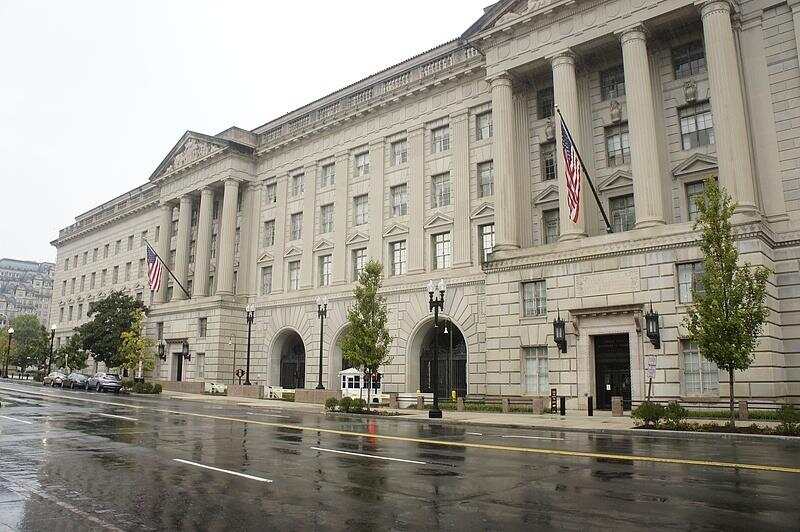 早安!世界丨美军“末日飞机”罕见现身洛杉矶机场；伊朗总统：愿与抗议团体会面