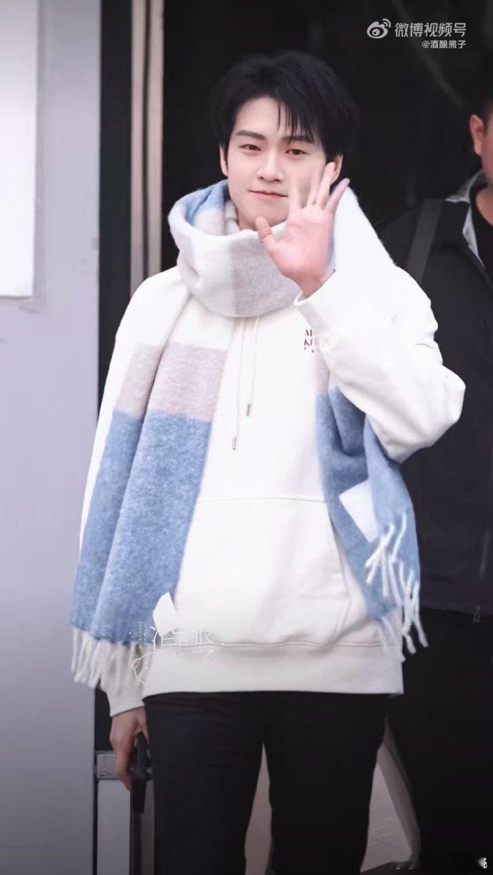 魏大勋你好星期六上班你好星期六魏大勋魏大勋在节目里也太有梗了，接话又快又自然，和