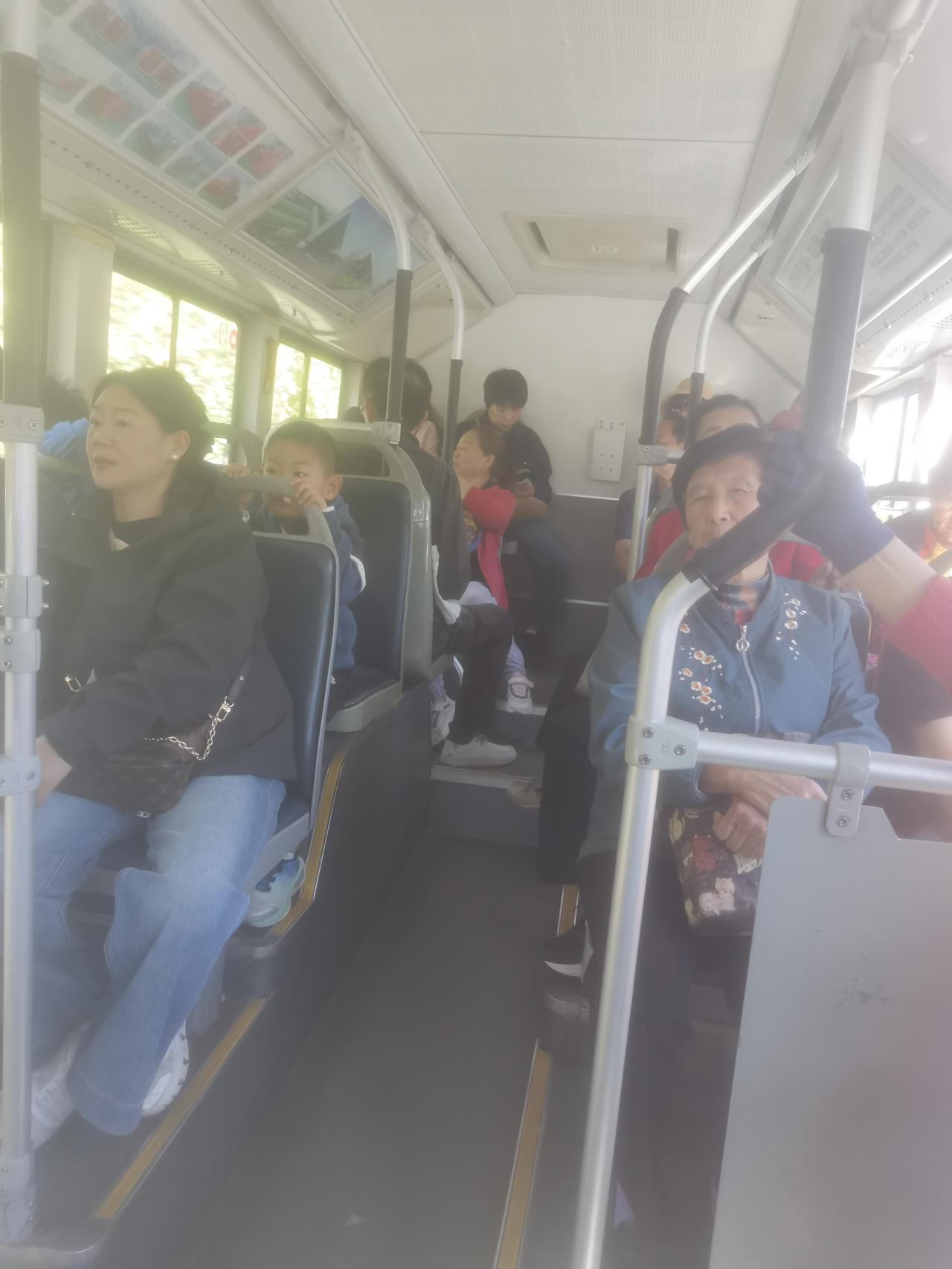 发生在公共交通和地铁里的喜人变化

过去，公交车里小偷很多，主要是偷钱包和手机。