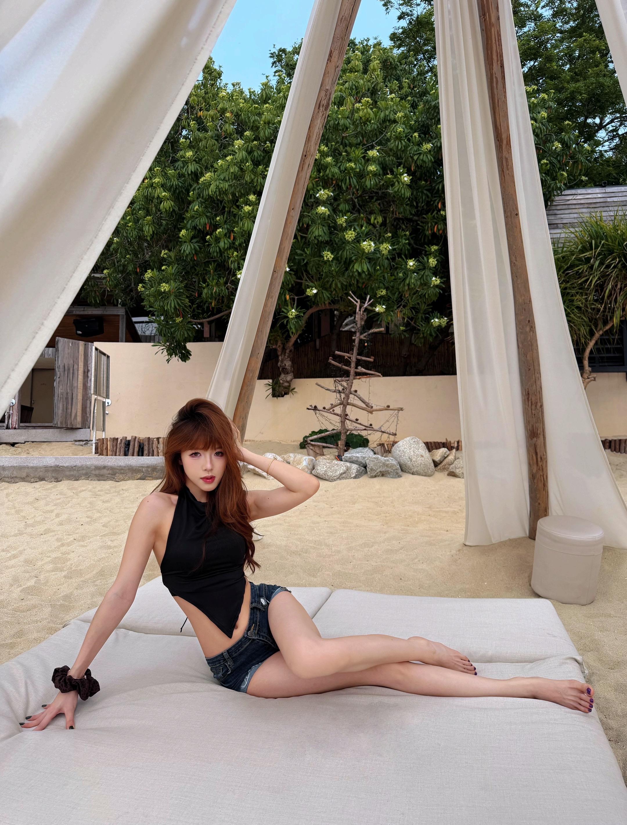 海滩辣妹穿搭 ins纯欲风 户外纯欲风