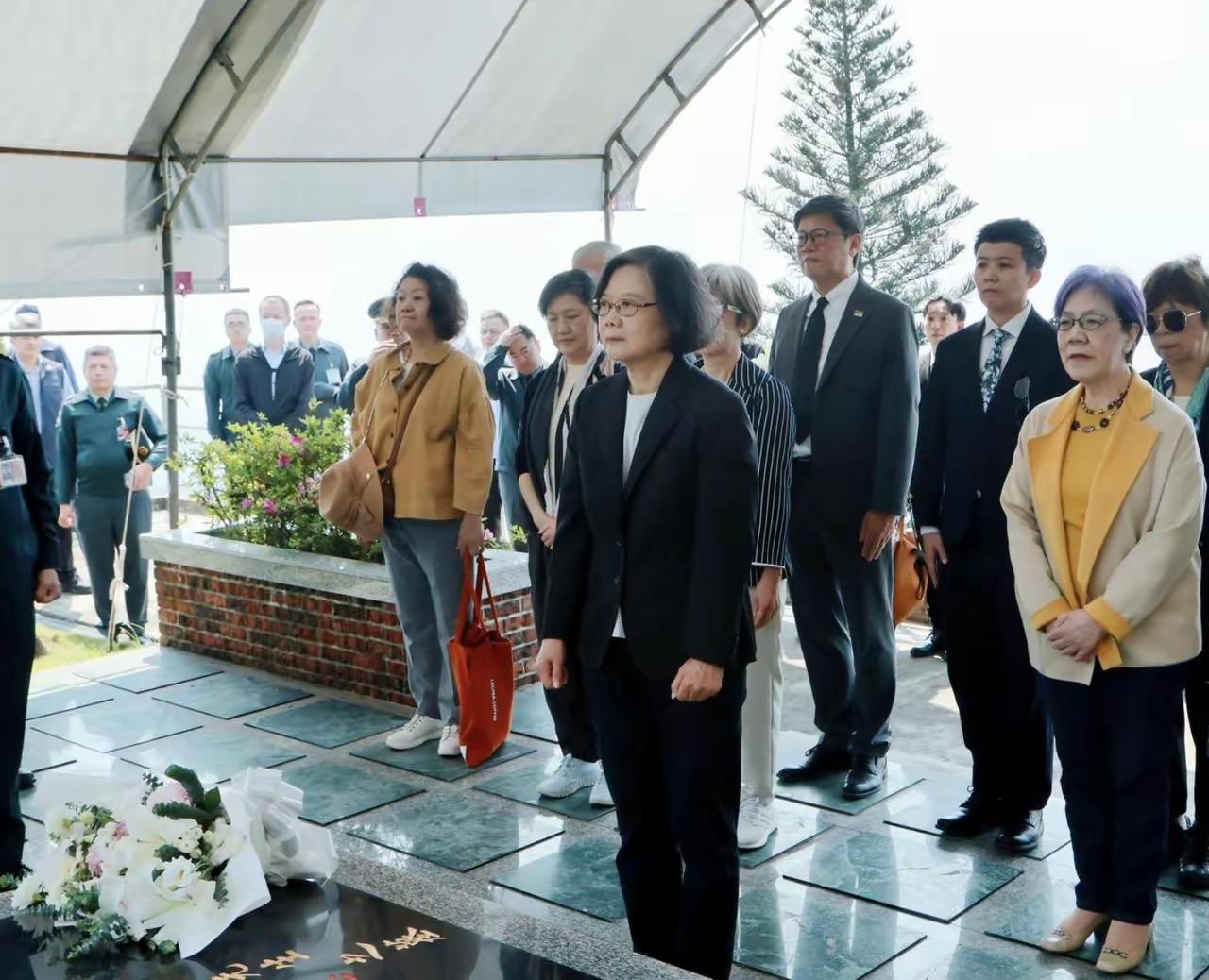 清明拜祖先，蔡英文却去拜“鬼”！

清明是祭拜祖先的日子，是为了慎终追远、传承血