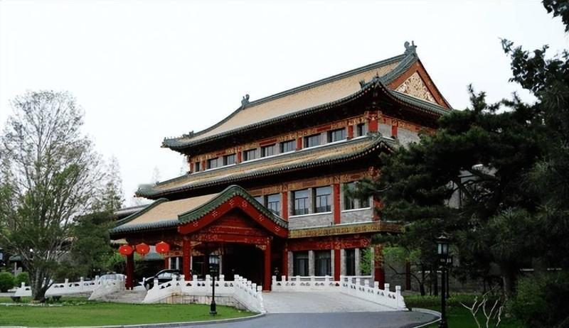 1972年，中美建交前夕，基辛格访华前问杨振宁：“带点什么礼品好呢？”没想到杨振