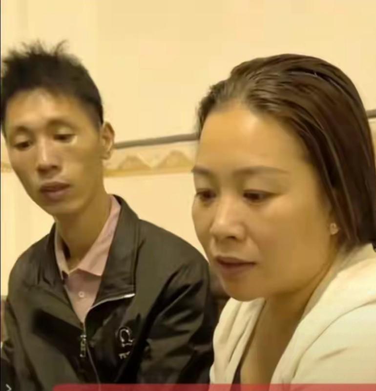 李鑫二婚的问题，韩家姐姐给出了明确的答复，两人相亲认识，都是初婚
既然想开直播，