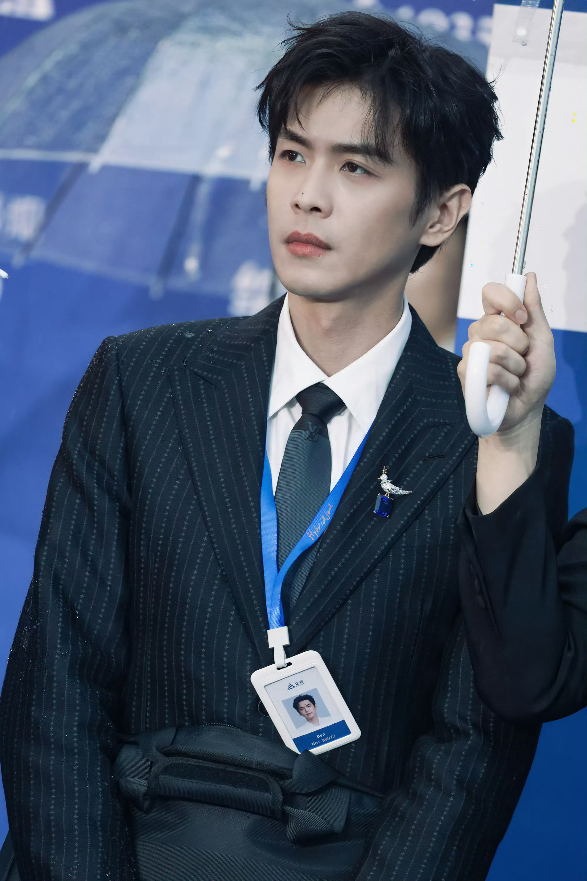 张若昀这是谁的车张若昀差点上错车 张若昀也太可爱了吧！差点上错车，车门一开当场懵