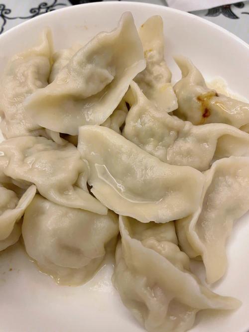 今天冬至， 祝你们平安喜乐，万事顺遂，家人常伴，岁岁团圆。 