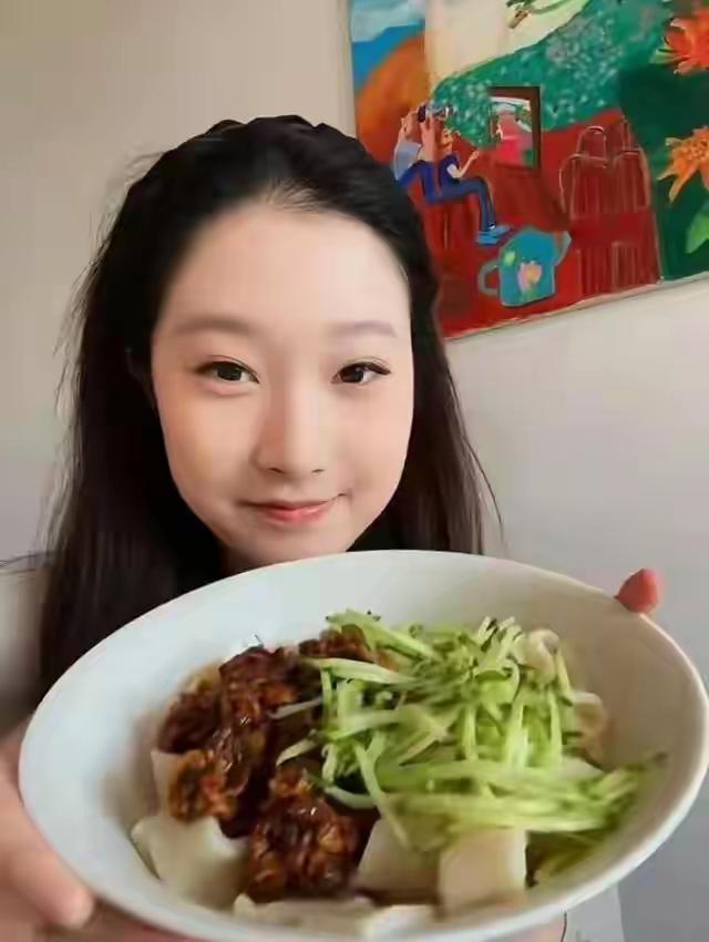 49岁马伊琍最近事业双喜临门，获评国家一级演员，主演《我的阿勒泰》将在全球190