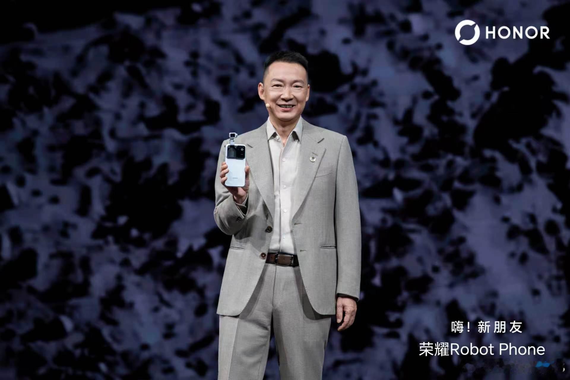 Robot Phone可以说是智能终端里的破局之作，搭载高阶大模型，YOYO‑P