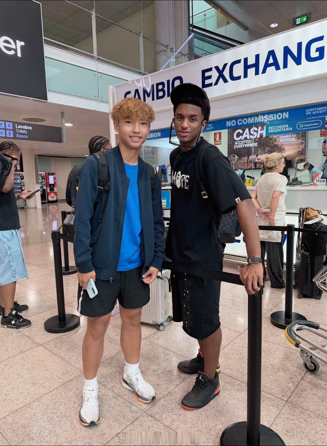 拉玛西亚的老学长和新生小学弟李昊炎巴尔德中国足球小将