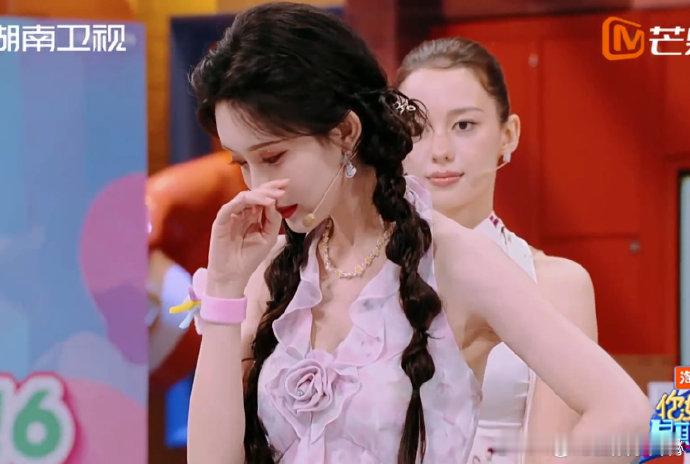孟子义[超话]孟子义演跳河的少女被孟姐这段表演戳到了！跳河少女的破碎感拉满，黄子