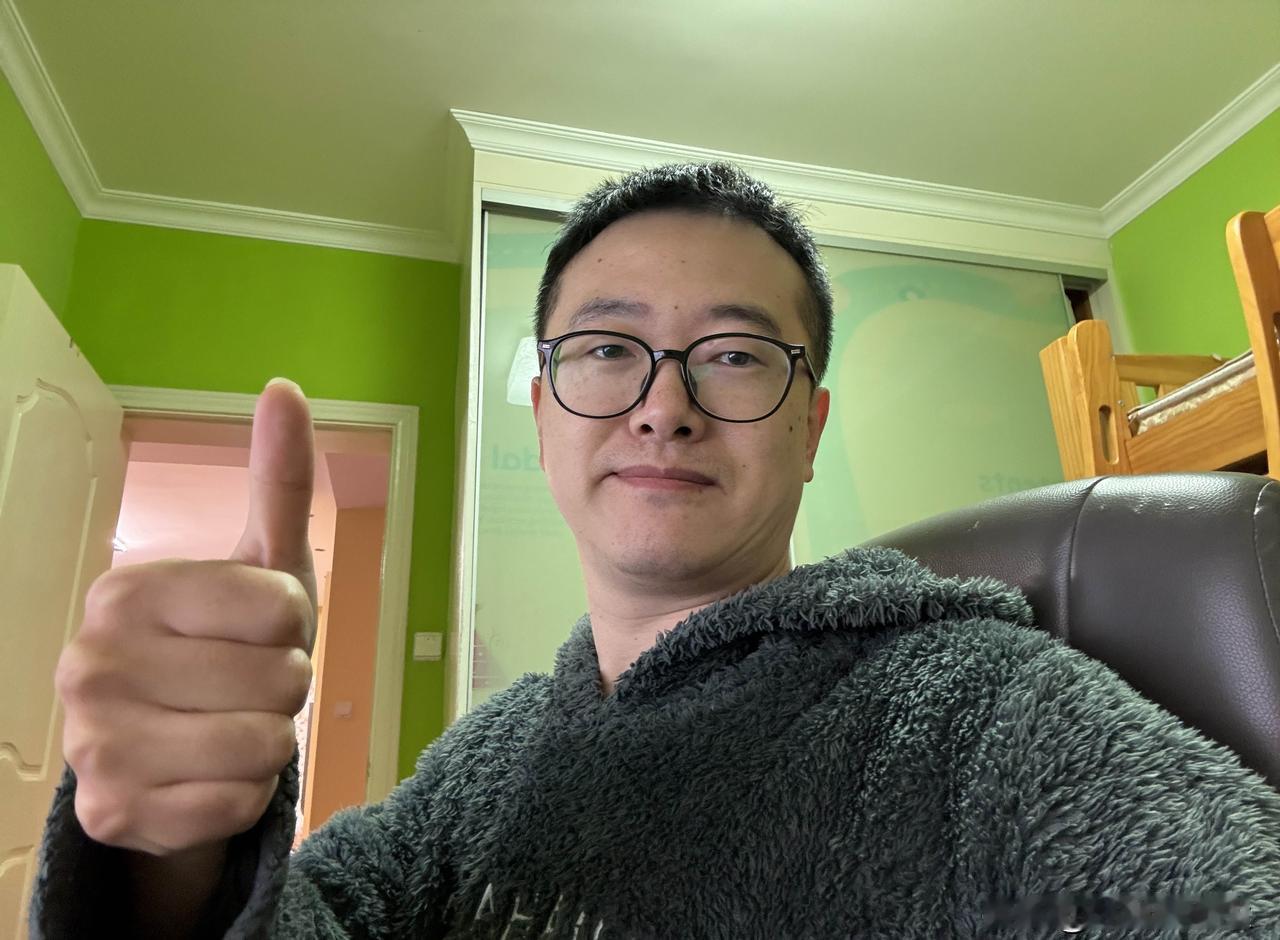 公立医院医生私下创收，

患者省了钱却埋隐患，

有人一个暑假赚走几十万。

前