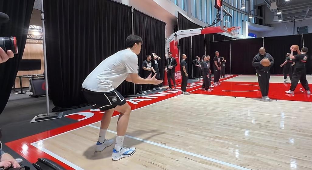 开拓者新任老板，对杨瀚森十分认可:

我关注他很久了，他非常有天赋，本赛季他取得