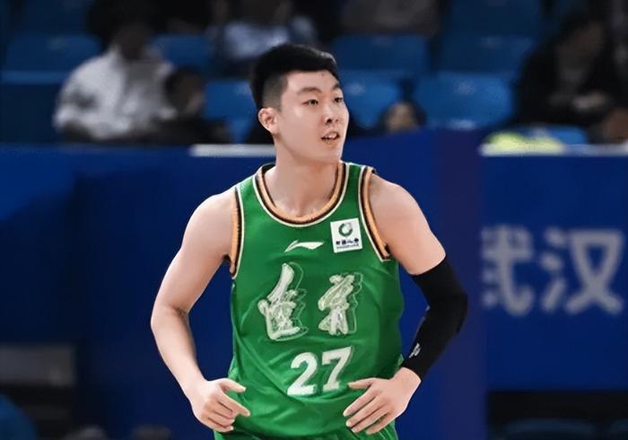 由于与助理教练吴乃群有一些口舌之争，俞泽辰估计下赛季有可能离开辽宁队去吉林。在一