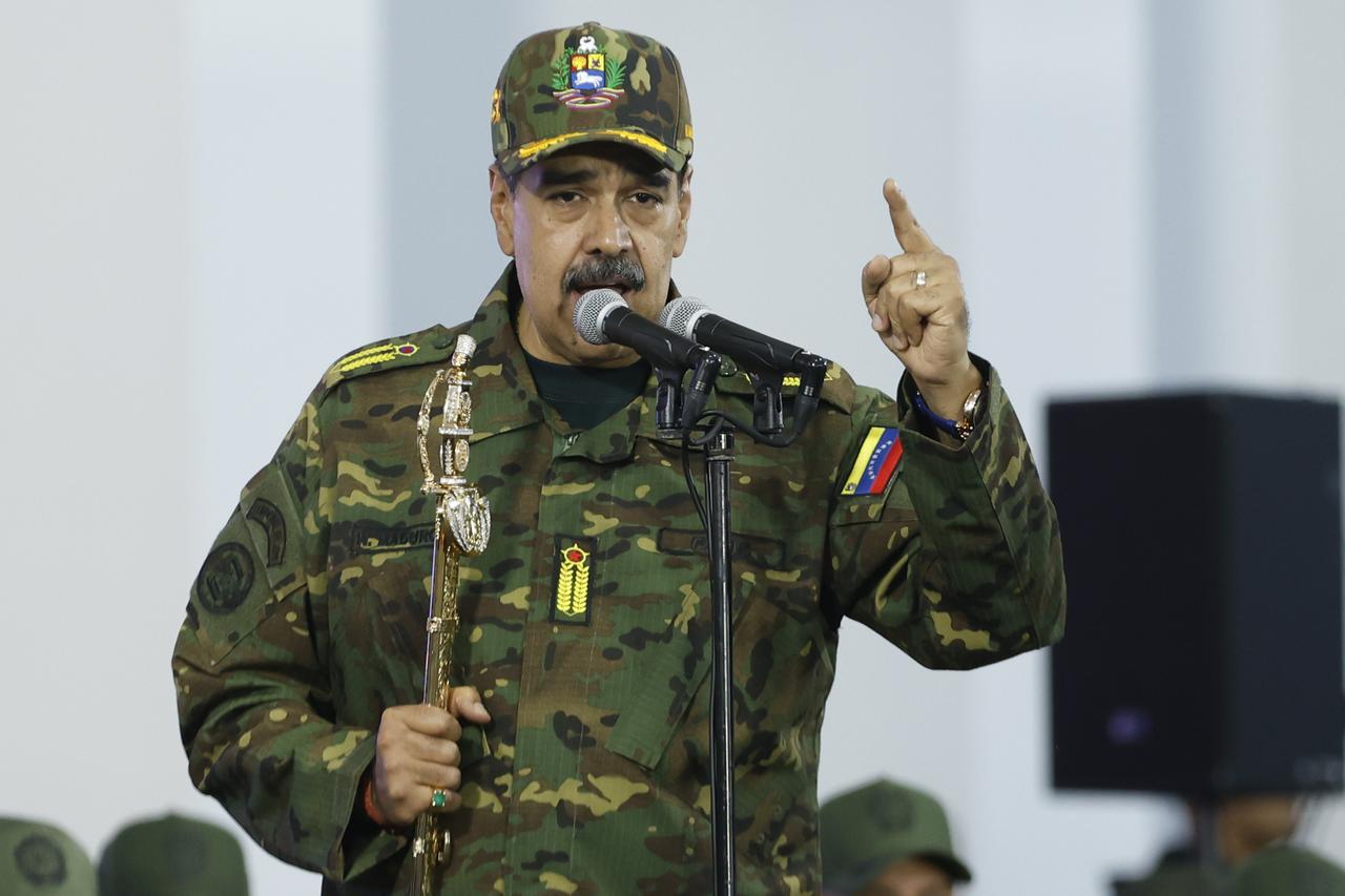 拦截上瘾了，还要拦俩月，谁来管管美国“强盗”？

接连拦了3艘大型油轮，美国要在