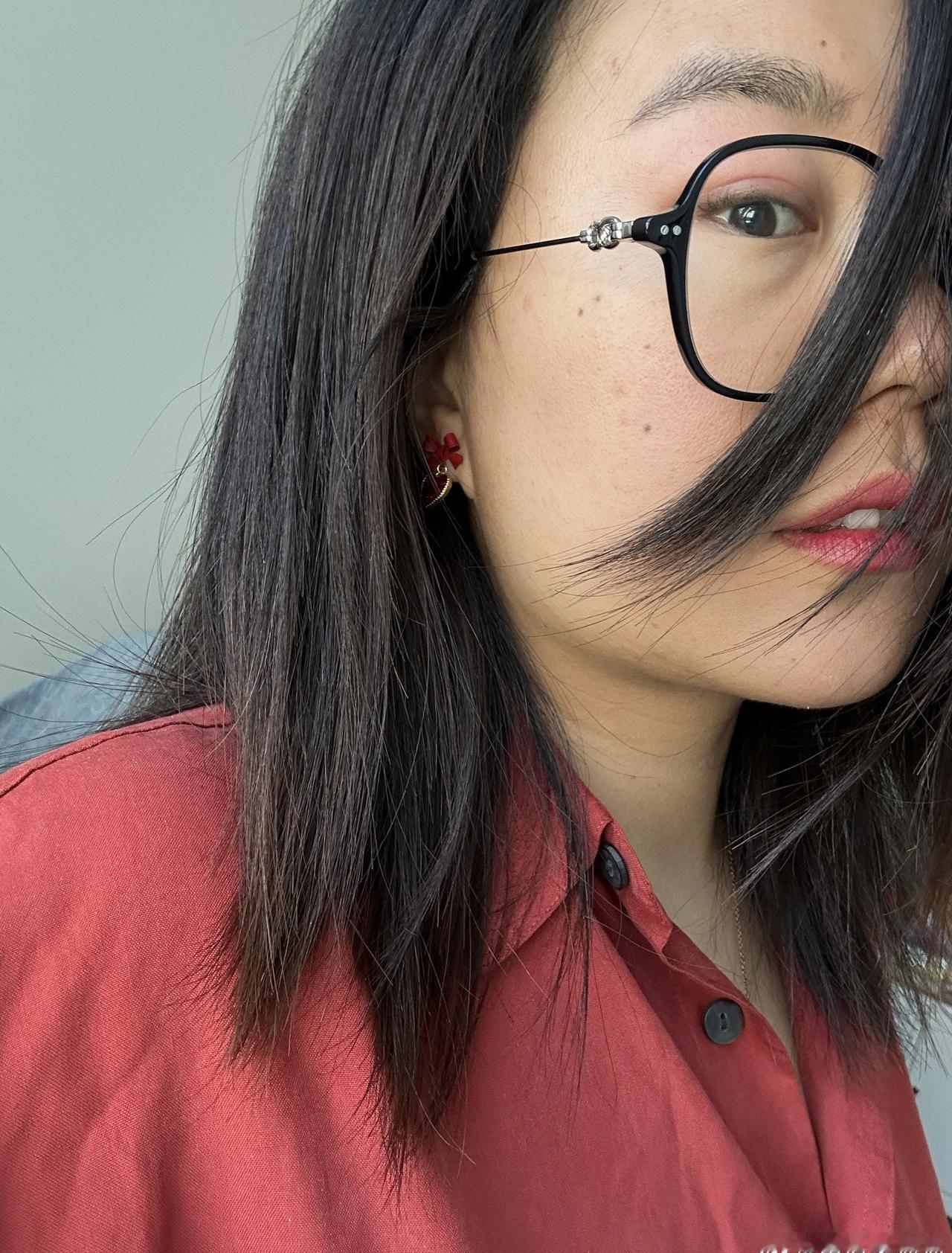 今日份夸夸自己的红色系懒人穿搭❤️
红色衬衫+牛仔裤+船鞋
有没有姐妹们发现我的