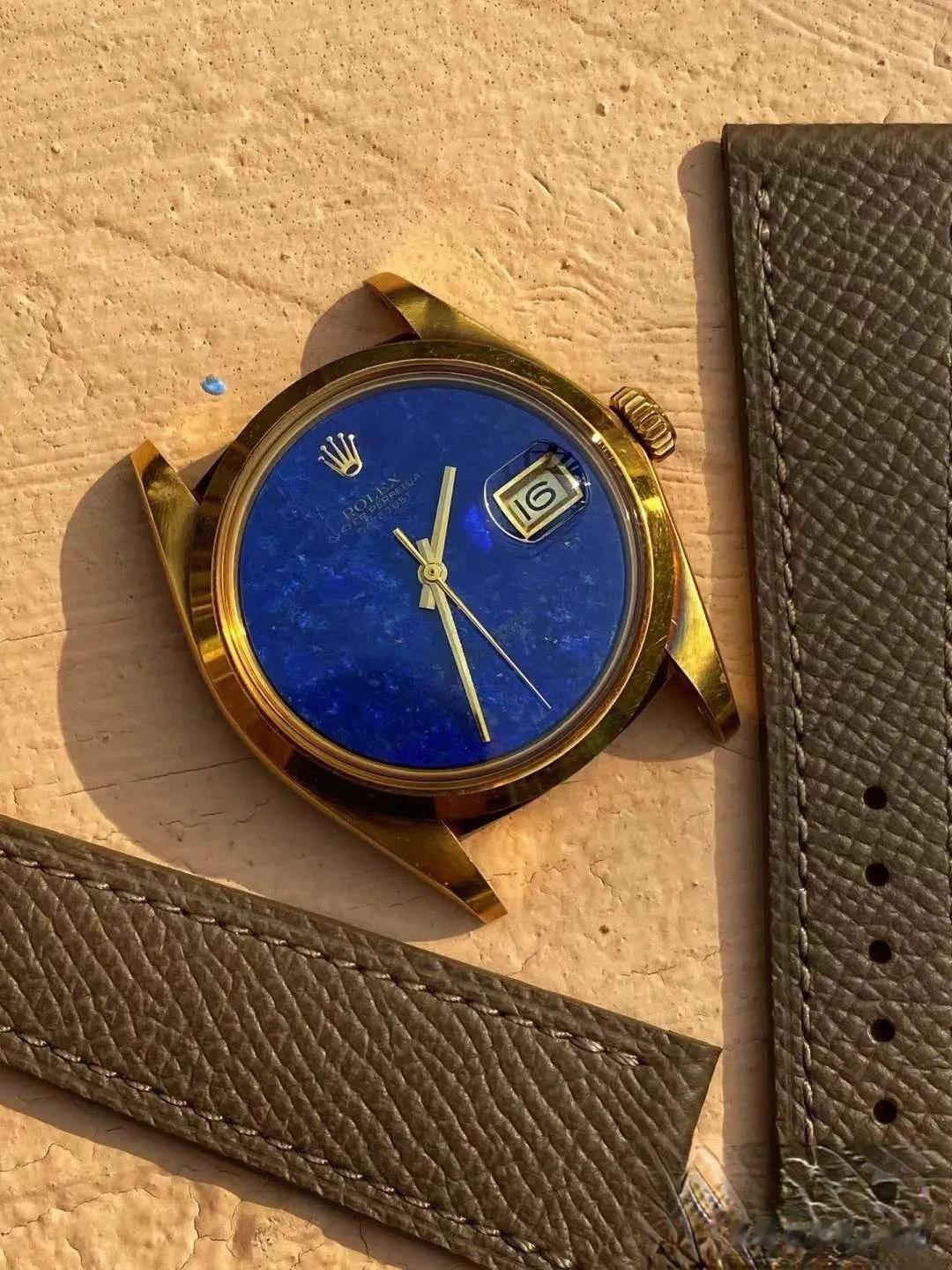  这一枚中古劳宝石面极为特别，古董日志型1600 Lapis Lazuli St