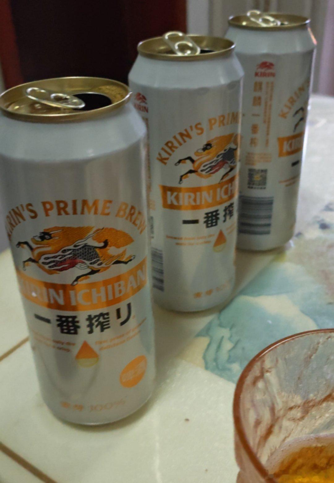 最近一两年不知道咋回事，爱上了喝啤酒，而且好像还有酒瘾了，以前我也不咋爱喝这玩意