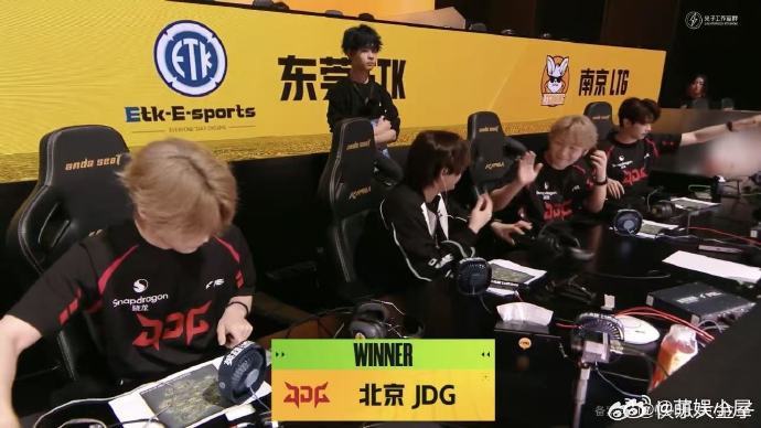 JDG11淘汰满编吃鸡KSG10淘汰满编吃鸡越打越有状态🤩，11淘汰满编吃鸡收