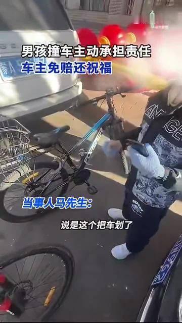 12月31号内蒙古发生件超暖的事！一个小男孩骑自行车，突然刹车失灵撞上路虎车，没