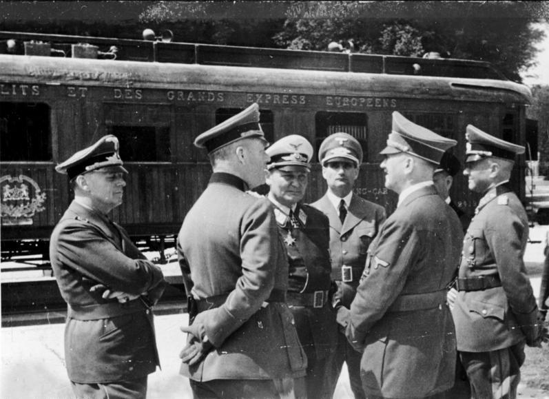 飞扬军事 1940年6月22日，法国在贡比涅森林的车厢向纳粹德国签署投降协定烽火