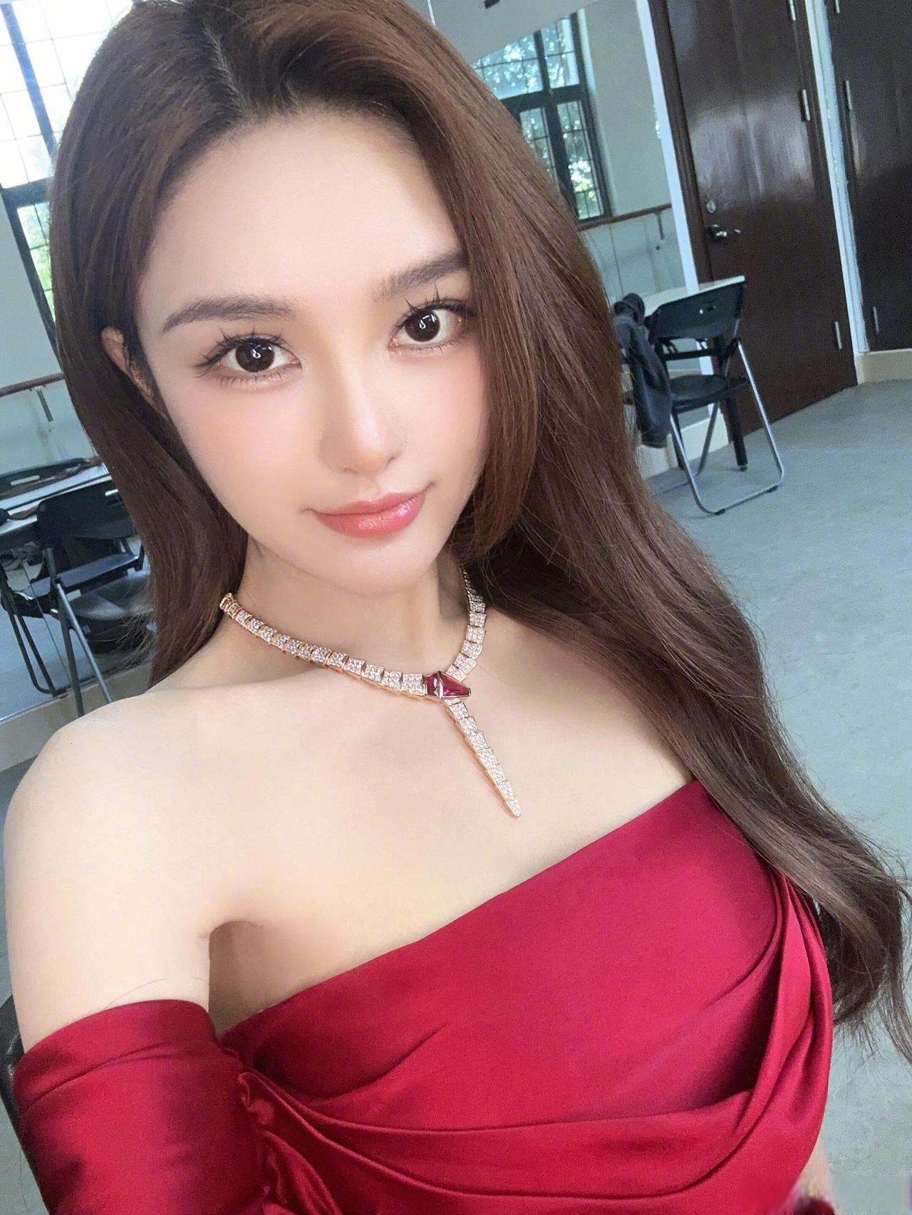 周扬青估计得气得不行，原本他以为自己当初不惜曝光隐私来揭露罗志祥，肯定能让他彻底