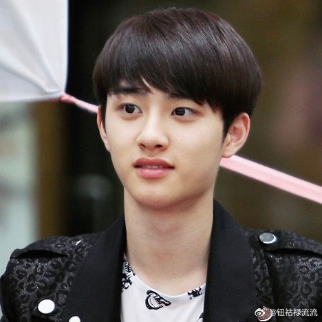 两张图中间隔了十四年的都暻秀，时间没有从嘟老师身上带走任何东西啊