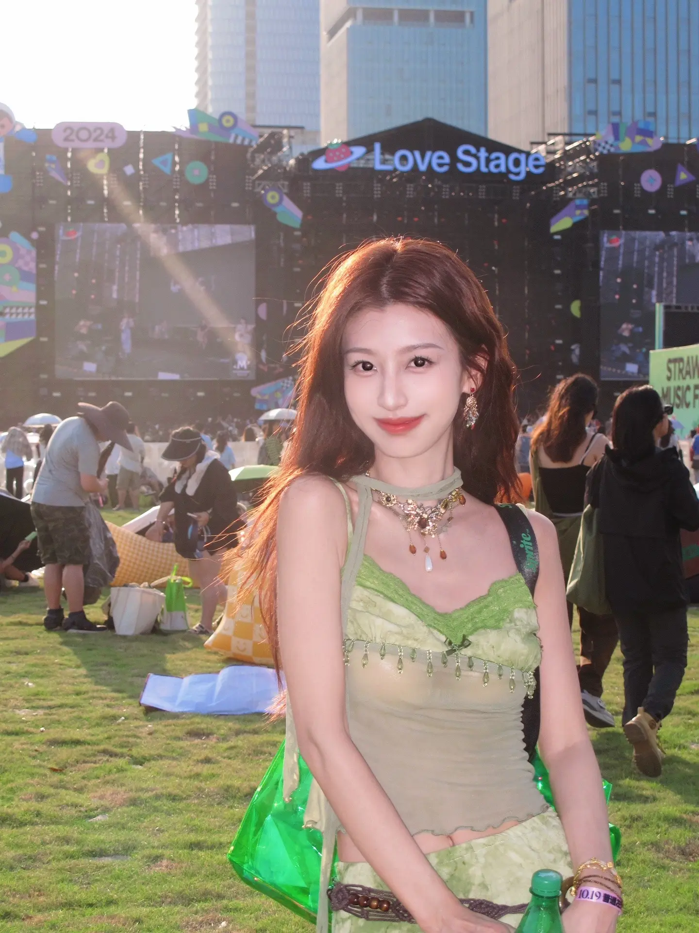 在音乐节回到夏天!🥝🎧