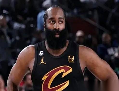 快船那边，杀人诛心啊。
人家骑士前脚刚输得底儿掉，他们后脚就P了张哈登穿骑士球衣