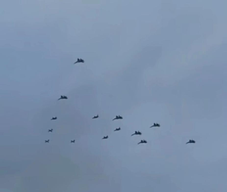 俄罗斯攻打乌克兰，给美国点亮了一盏明灯，还可以这么操作，现在美国有样学样，他们盯