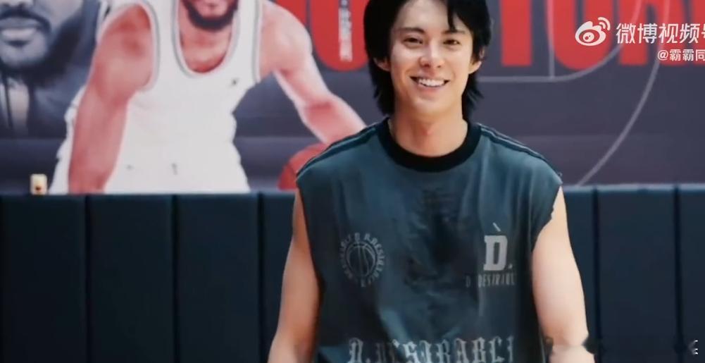 王鹤棣 热爱从不说慌  王鹤棣的热爱纯粹又热烈，不掺半点虚假，不管做什么都自带光