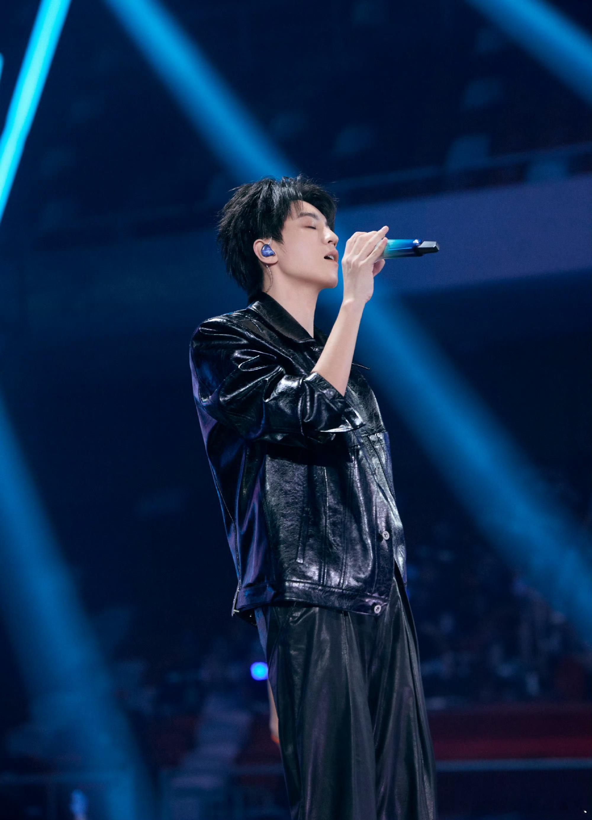 #娱乐[超话]##TFBOYS爱豆妆#TFBOYS近期营业，王俊凯王源易烊千玺都